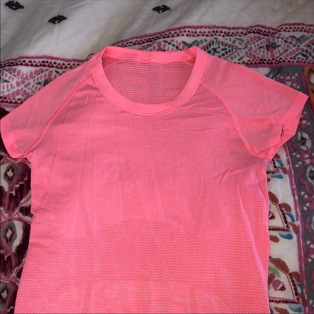 LULULEMON TOP